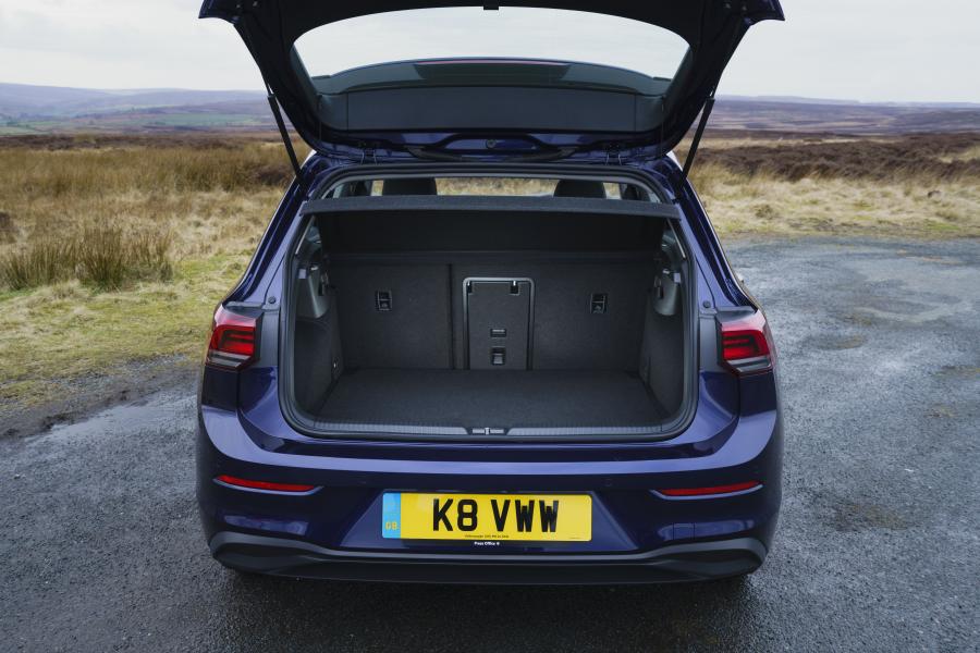 Багажник Volkswagen Golf Life 2020 года  (UK) (фото 40 из 40)